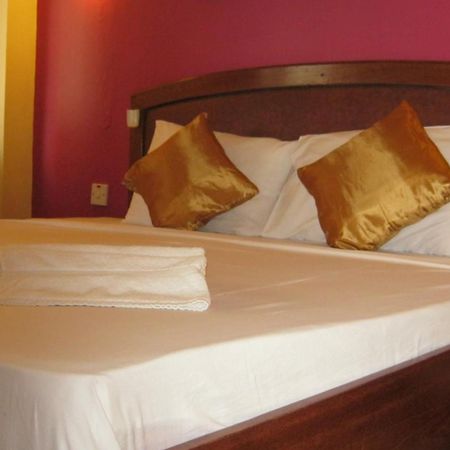 Iris Hotel Dar Es Salaam Bagian luar foto