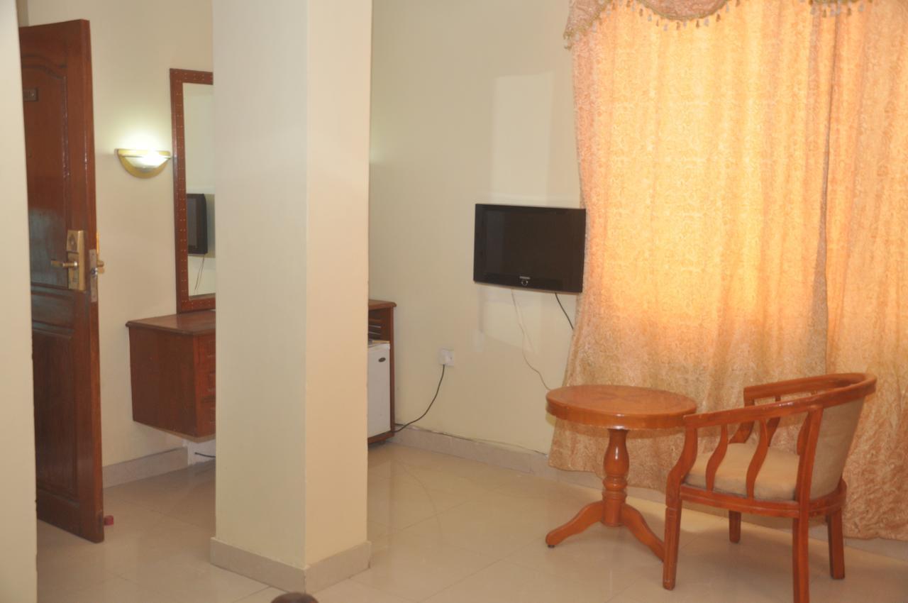 Iris Hotel Dar Es Salaam Bagian luar foto