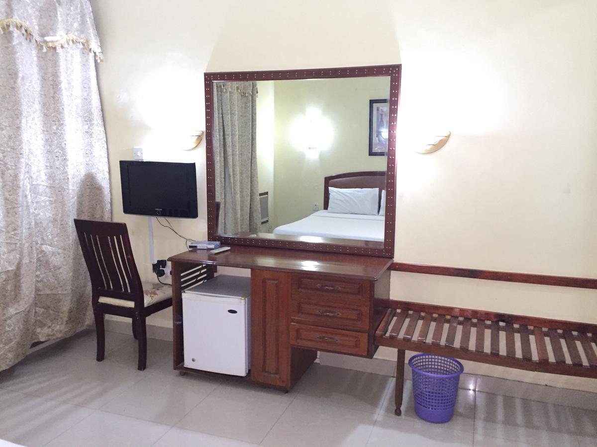 Iris Hotel Dar Es Salaam Bagian luar foto