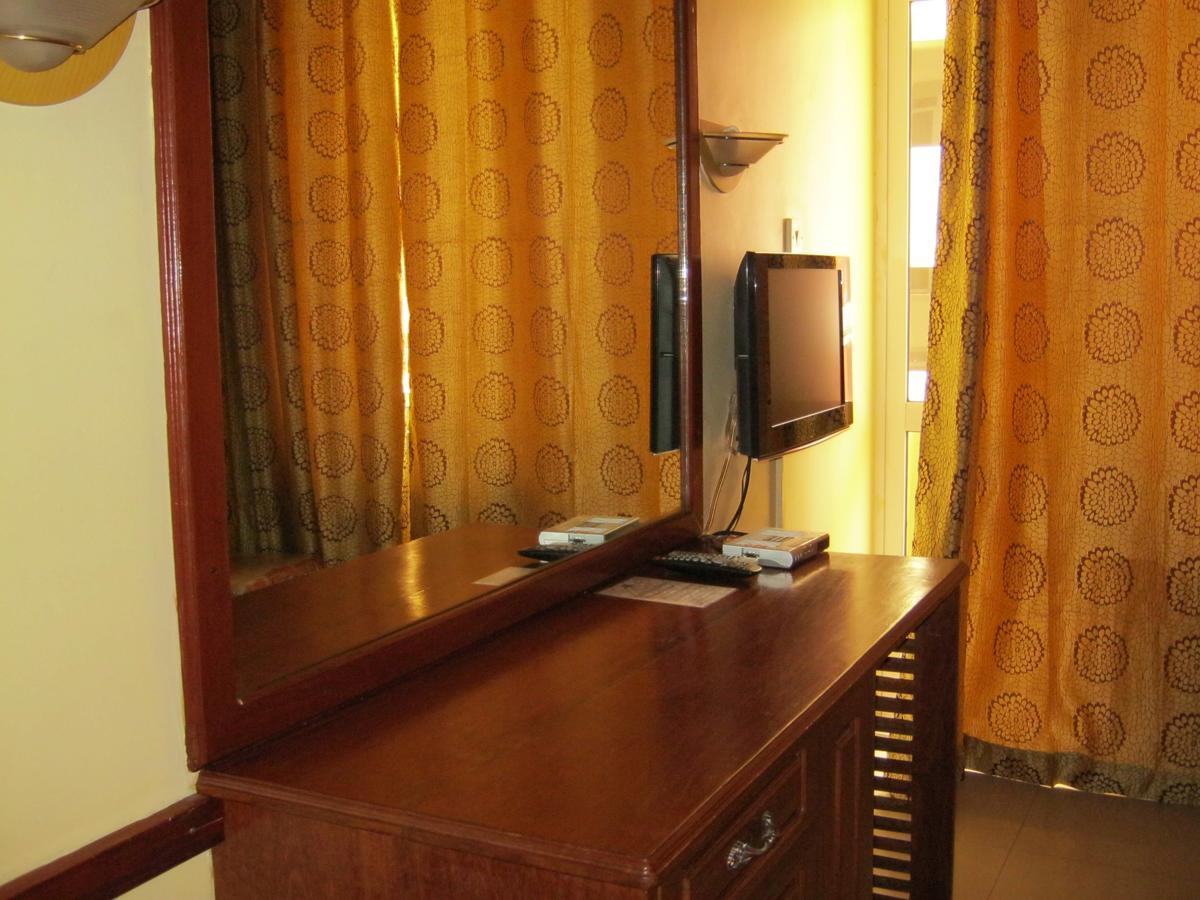 Iris Hotel Dar Es Salaam Bagian luar foto