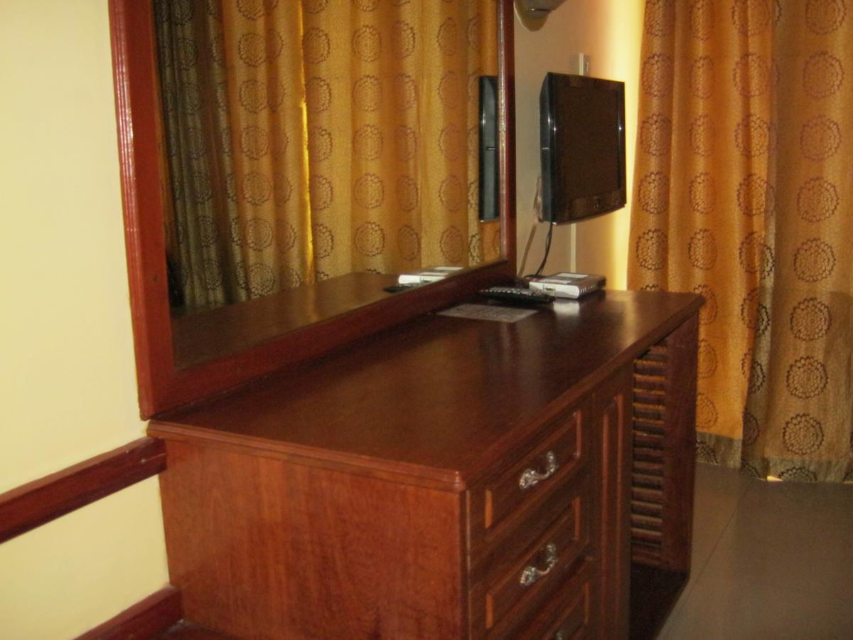 Iris Hotel Dar Es Salaam Bagian luar foto