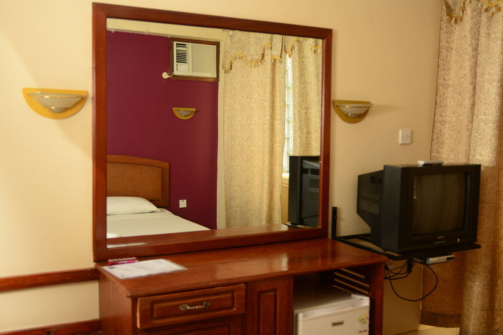 Iris Hotel Dar Es Salaam Bagian luar foto