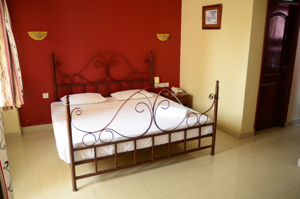 Iris Hotel Dar Es Salaam Bagian luar foto